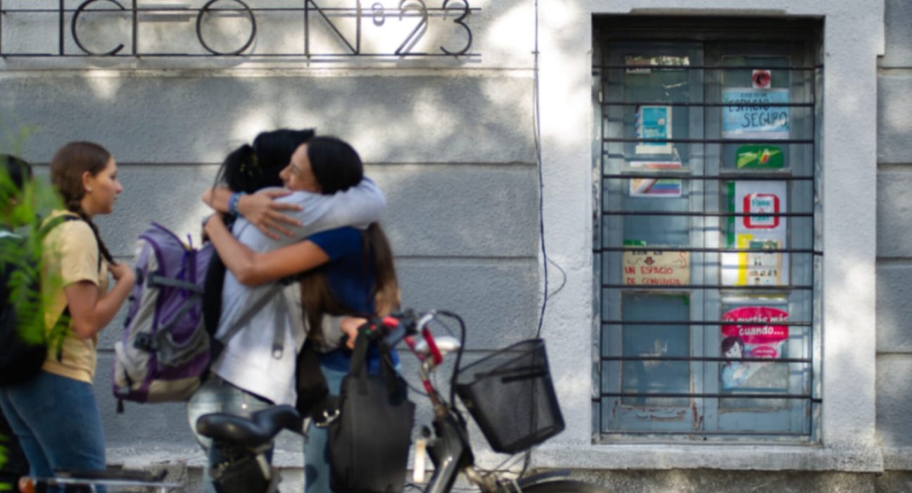 Unos 22.000 estudiantes de educación media accederán a cuenta bancaria y tarjeta de débito para cobrar la beca Butiá